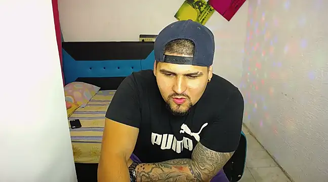 Snapshot of pitbullveryhot chatting on 03.19.25 pitbullveryhot online show from 03.19.25