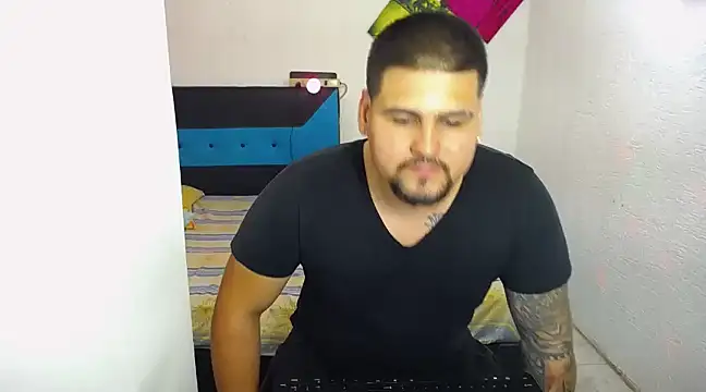 Snapshot of pitbullveryhot chatting on 03.21.25 pitbullveryhot online show from 03.21.25