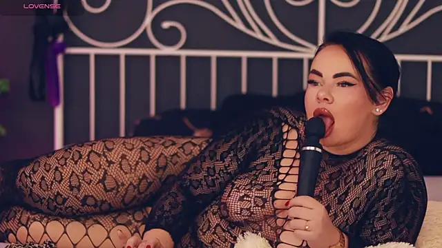 Snapshot of MissLilaa chatting on 11.21.25 MissLilaa online show from 11.21.25