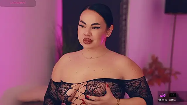 Snapshot of MissLilaa chatting on 11.22.25 MissLilaa online show from 11.22.25