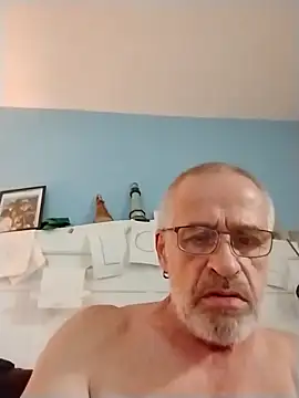 Snapshot of geilerschwanz64 chatting on 12.04.25 geilerschwanz64 online show from 12.04.25