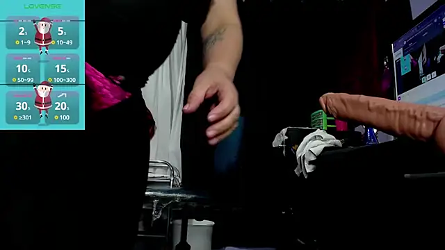 Snapshot of bigassruby45 chatting on 12.19.24 bigassruby45 online show from 12.19.24