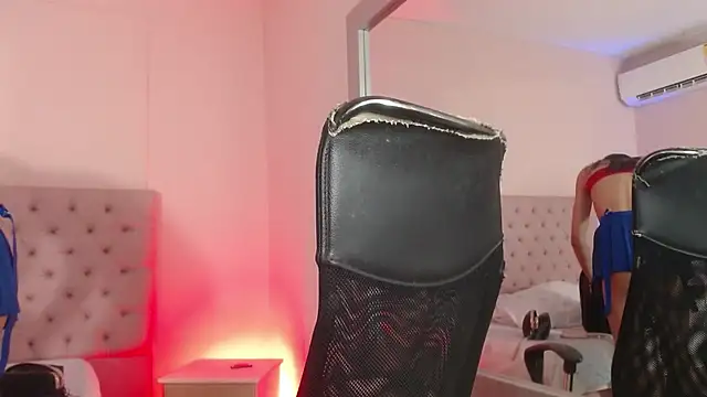 Snapshot of alice_sofia chatting on 03.08.25 alice sofia online show from 03.08.25