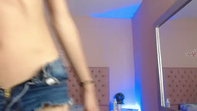 Snapshot of alice_sofia chatting on 09.14.25 alice sofia online show from 09.14.25