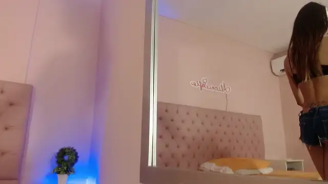 Snapshot of alice_sofia chatting on 10.03.25 alice sofia online show from 10.03.25