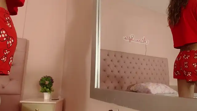 Snapshot of alice_sofia chatting on 10.12.25 alice sofia online show from 10.12.25