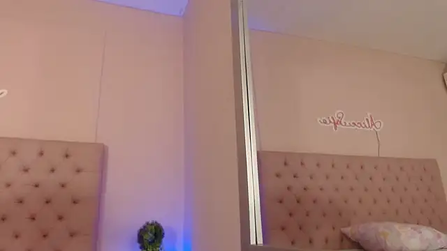 Snapshot of alice_sofia chatting on 10.20.25 alice sofia online show from 10.20.25