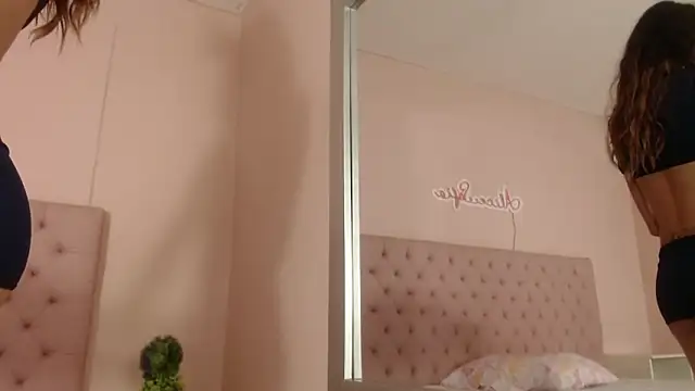 Snapshot of alice_sofia chatting on 10.25.25 alice sofia online show from 10.25.25