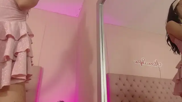 Snapshot of alice_sofia chatting on 10.30.25 alice sofia online show from 10.30.25