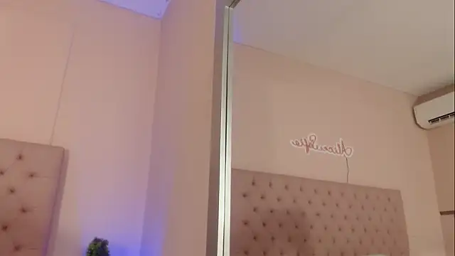 Snapshot of alice_sofia chatting on 11.17.25 alice sofia online show from 11.17.25