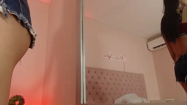 Snapshot of alice_sofia chatting on 11.24.25 alice sofia online show from 11.24.25