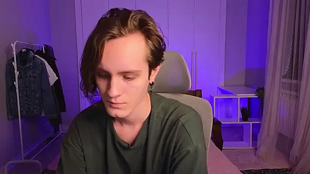 Snapshot of nikompell chatting on 02.26.25 nikompell online show from 02.26.25