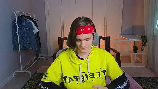 Snapshot of nikompell chatting on 03.22.25 nikompell online show from 03.22.25