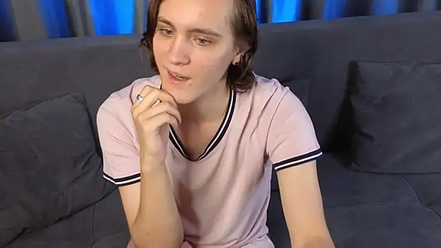 Snapshot of nikompell chatting on 09.24.25 nikompell online show from 09.24.25