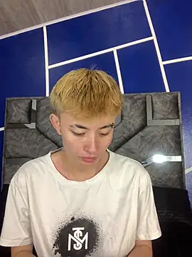 Snapshot of nico_18x chatting on 02.04.25 nico 18x online show from 02.04.25