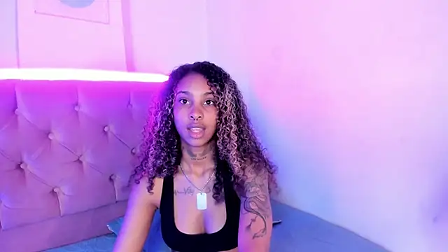 Snapshot of Triipsy chatting on 02.10.25 Triipsy online show from 02.10.25