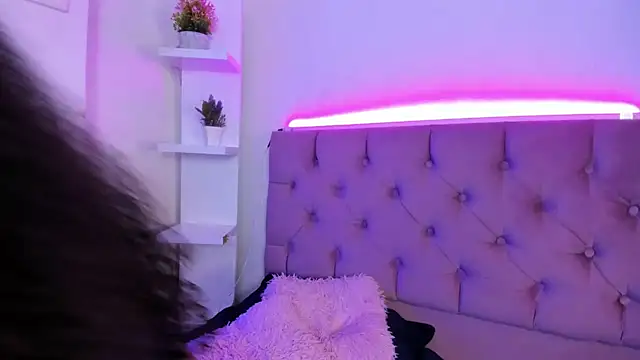 Snapshot of Triipsy chatting on 03.18.25 Triipsy online show from 03.18.25