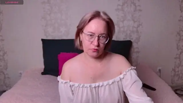 Moonlight Jasmine online show from 11.17.25