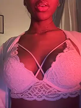 Snapshot of IamCrystal2 chatting on 01.12.25 IamCrystal2 online show from 01.12.25