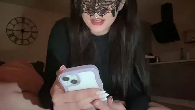 Snapshot of DominaCat75 chatting on 12.03.24 DominaCat75 online show from 12.03.24