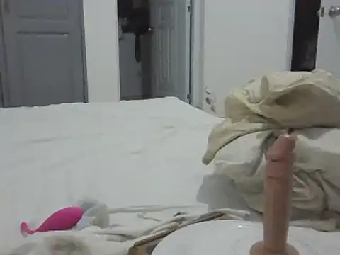 Snapshot of adele-33 chatting on 02.05.25 adele-33 online show from 02.05.25