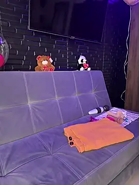 missycanoo online show from 03.10.25