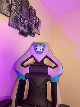 missycanoo online show from 12.04.25