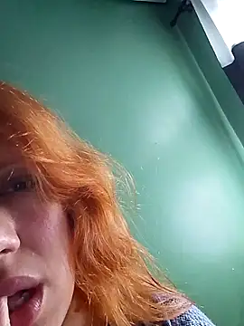 Snapshot of Bellatriz-horse chatting on 12.18.25 Bellatriz-horse online show from 12.18.25