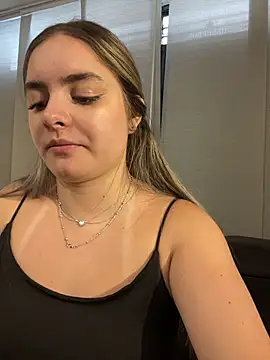 imlindapink online show from 10.10.25