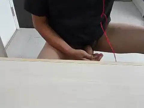 Snapshot of XiaoGuoGuo284512 chatting on 12.21.24 XiaoGuoGuo284512 online show from 12.21.24