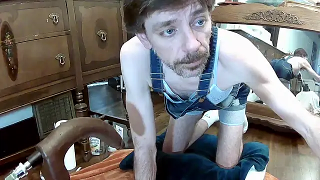 Snapshot of MaxJr8008 chatting on 09.26.25 MaxJr8008 online show from 09.26.25