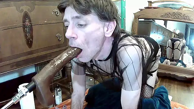 Snapshot of MaxJr8008 chatting on 10.03.25 MaxJr8008 online show from 10.03.25