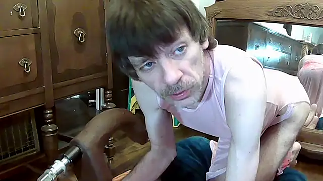 Snapshot of MaxJr8008 chatting on 10.11.25 MaxJr8008 online show from 10.11.25