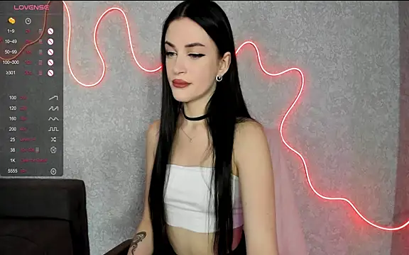 Molly Crystall online show from 10.10.25