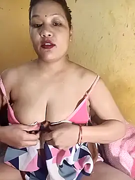 Snapshot of Radhikadavi879 chatting on 01.12.25 Radhikadavi879 online show from 01.12.25