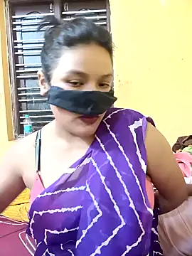 Snapshot of Radhikadavi879 chatting on 02.08.25 Radhikadavi879 online show from 02.08.25