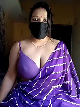 Snapshot of Radhikadavi879 chatting on 09.25.25 Radhikadavi879 online show from 09.25.25