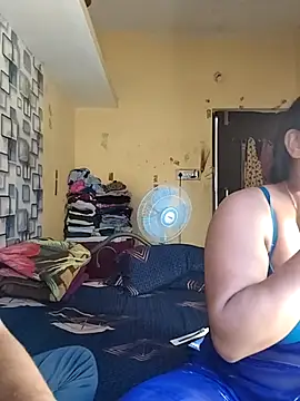 Snapshot of Radhikadavi879 chatting on 10.19.25 Radhikadavi879 online show from 10.19.25