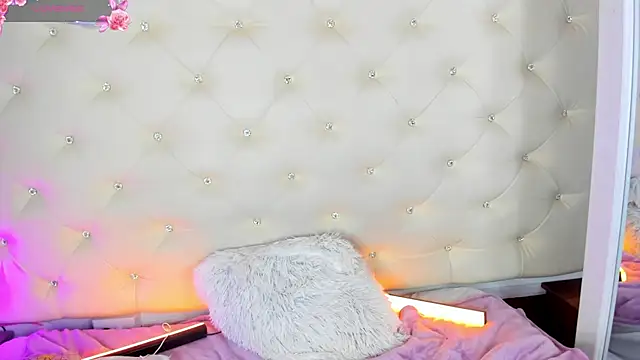 Snapshot of _jade_white_ chatting on 02.07.25 jade white online show from 02.07.25