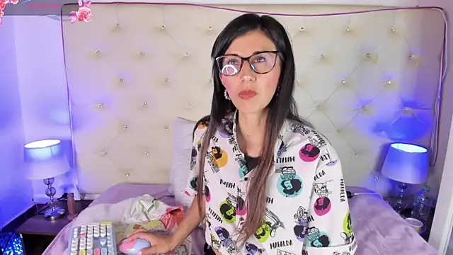 Snapshot of _jade_white_ chatting on 03.17.25 jade white online show from 03.17.25