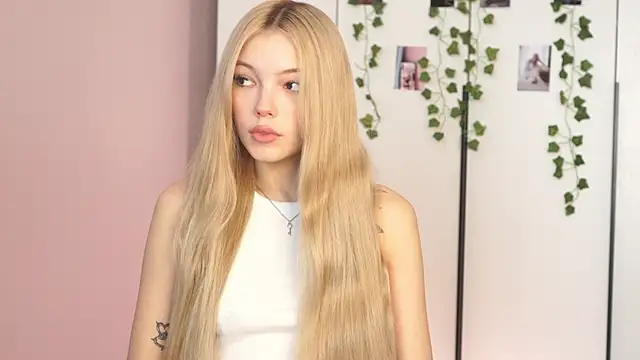 norakisses online show from 04.30.26