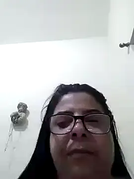 Snapshot of coroadelicia45 chatting on 12.18.24 coroadelicia45 online show from 12.18.24