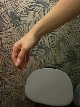 Snapshot of BlueEyesCarole chatting on 12.17.24 BlueEyesCarole online show from 12.17.24