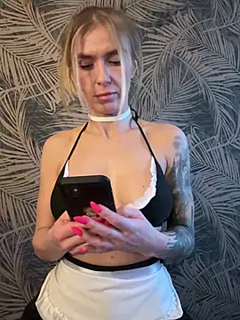 Snapshot of BlueEyesCarole chatting on 03.05.25 BlueEyesCarole online show from 03.05.25