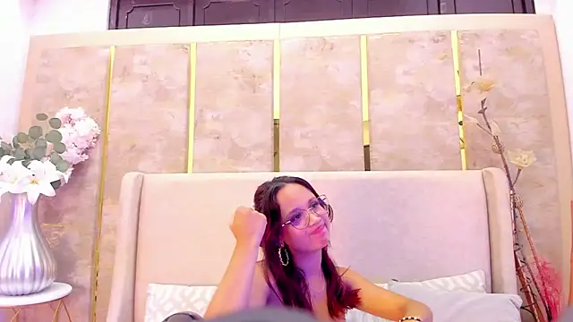 MelanieRoah online show from 03.22.25