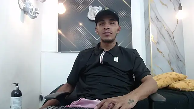 Snapshot of JordanAndAndrew chatting on 01.05.26 JordanAndAndrew online show from 01.05.26