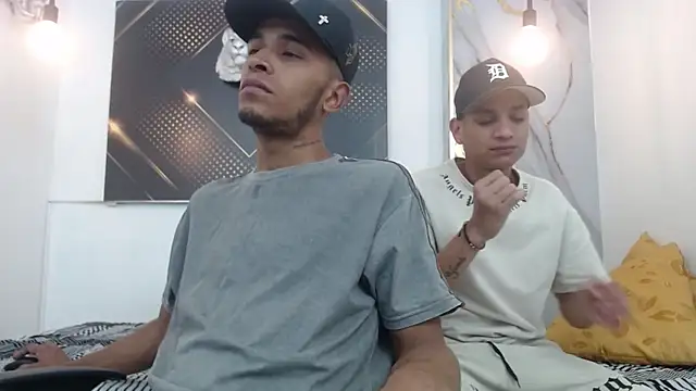 Snapshot of JordanAndAndrew chatting on 01.06.26 JordanAndAndrew online show from 01.06.26