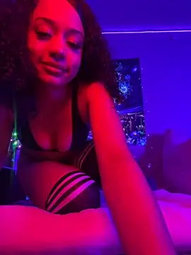 Snapshot of redbonejada chatting on 12.23.25 redbonejada online show from 12.23.25