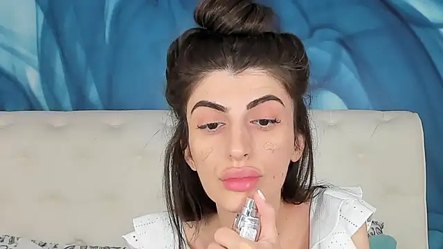 SkinnyDolly online show from 10.15.25