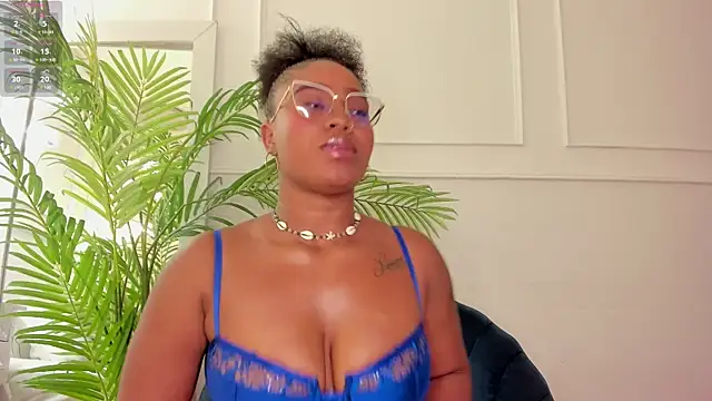 Abril Storm online show from 02.26.25